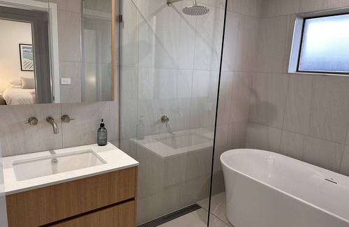 Yarrawonga House | Renovated 4-Bedroom House with Pool in Ideal Location