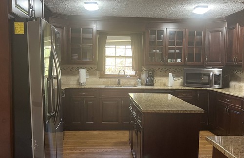 Loganville House | Renovated 4 Bedroom Private House with Pet-Friendly Amenities