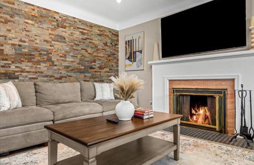 Dearborn House | Newly Renovated 4 Bedroom 2 Bath Downtown Dearborn