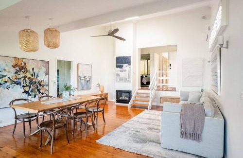 Newport House | Renovated Home with Pittwater Views & Hot Tub in Newport