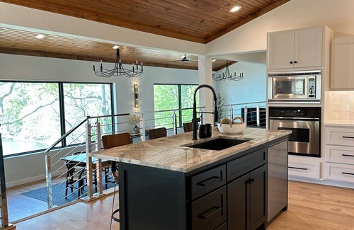 Vinita House | Gorgeous Lakefront Home with Spa and Dock on South Grand