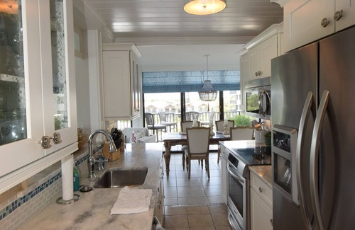 Siesta Key Condo | Renovated 4th Floor Condo Near Siesta Key Beach with Pool