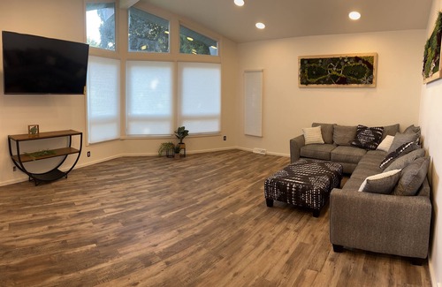 Ashwaubenon House | Top-Rated 5-Bedroom Retreat Near Lambeau Field