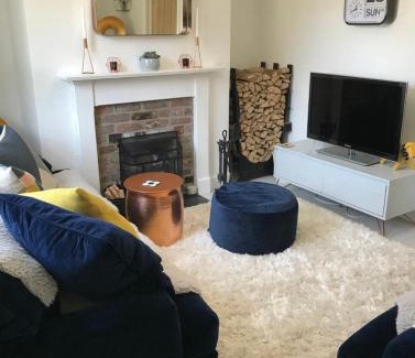 Upton Scudamore House | Romantic 4-Star Cottage with Ocean Views Near Longleat