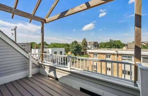 Lyn-Lake House | Newly Renovated 5BD 4BA Home near Downtown