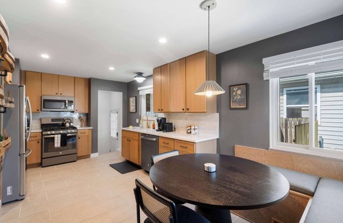 Ferndale House | Newly Renovated 5BR/2BA w/Barrel Sauna