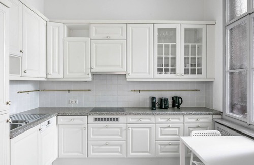 Himmelpfortgrund Apartment | Newly Renovated Alsergrund 4BR with Fireplace & Kitchen