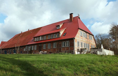 Natendorf Apartment | Renovated Apartment Retreat in Lüneburg Heath - 9.4/10 Rating