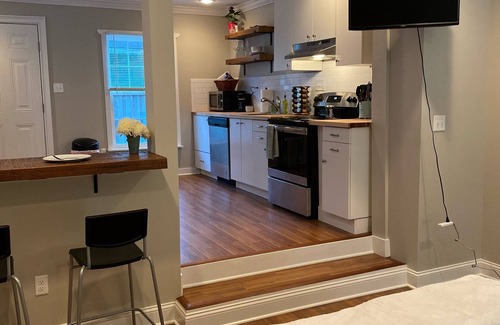 Midtown Apartment | Explore a Newly Renovated Retreat in Memphis’ Evergreen District