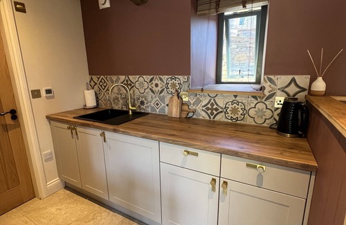 Shap Apartment | Renovated Bedsit Near English Lake District, Pet and Child Friendly