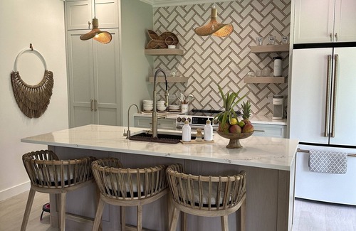 Dunmore Town Cottage | Renovated Coastal Cottage Steps from Pink Sand Beach
