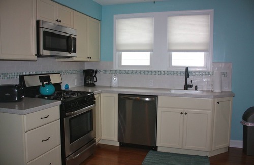 North End House | Renovated Bungalow Near the Bay with Spa & Hot Tub Access