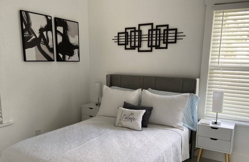 Hypoluxo Cottage | Renovated Cottage Steps from Intercoastal - Guest Rated 10/10