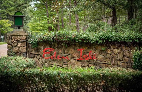 Eden Isle House | Cozy 3 Bed Home with Spa on Red Apple Golf Course
