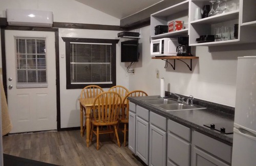 Palestine Cabin | Newly Renovated Cabin at The Ranch at Walston Springs