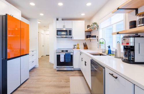 Eugene House | Renovated Central Retreat with Hot Tub & RV Parking