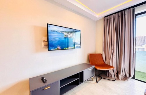 Jeffreys Bay Apartment | Newly renovated, charming studio in central Jeffreys Bay with AC, WiFi, parking