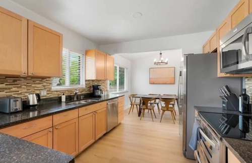 Allendale Area House | Renovated Home with Garage & Spa - Rated 10/10 by Guests
