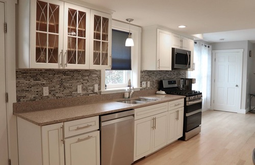 Narragansett House | Renovated Retreat Near Beaches with Central A/C & Breakfast