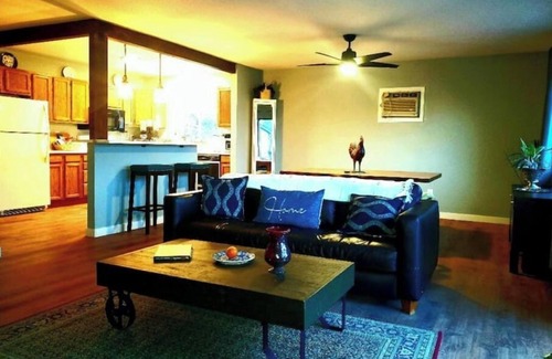 Hood River House | Modern Condo Retreat in Hood River with Spa & Breakfast