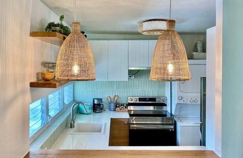 San Mateo Condo | Renovated Condo Steps from Condado Beach with Ocean View