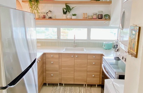 San Mateo Condo | Renovated Condo Steps from Condado Beach with Ocean View