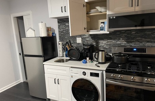 Roswell Apartment | Cozy Studio Retreat with Garden and Hot Tub Amenities
