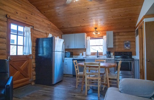 Shell Knob Cabin | Cozy Lakefront Cabin on Table Rock - Timbers 6 with Spa