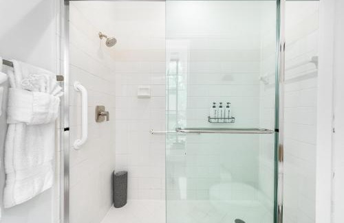 Delray Beach Apartment | Beautiful Delray Beach Townhome with Oceanfront Pool