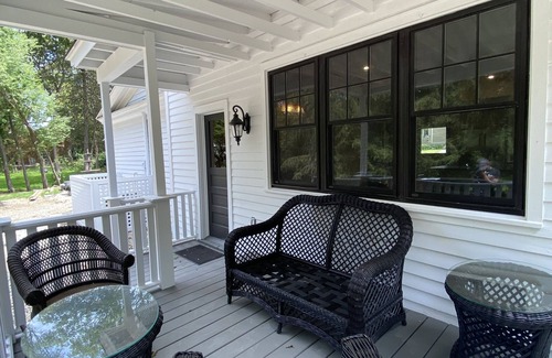 Athens House | Designer 3-BR Carriage House in Athens - Perfect for Families!