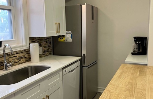 Six Points House | Modern Etobicoke 3BR Oasis with Patio & Family Amenities