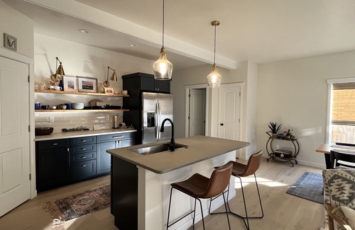 Redmond House | Inviting New Home with Ocean Views in Central Oregon