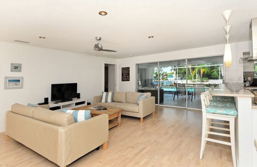 Siesta Key Villa | Elegant Villa Happy Dolphin with Private Pool & Ocean Views