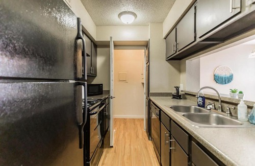 Midland Apartment | Modern Flat in the Heart of Midland - Family Friendly Stay