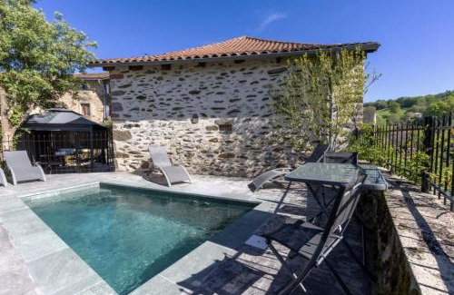 Leynhac House | Newly renovated fort with panoramic landscape view jacuzzi & billiard