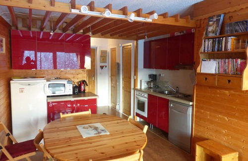 Villard-de-Lans Apartment | Cozy T2 at the Foot of WIFI Slopes - Sleeps 7 + Cot