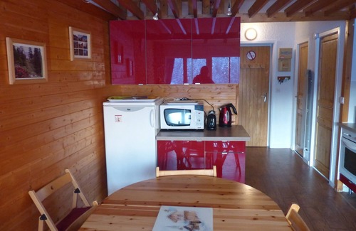 Villard-de-Lans Apartment | Cozy T2 at the Foot of WIFI Slopes - Sleeps 7 + Cot