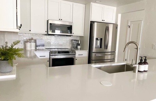 Grand Lake Condo | Immaculate Retreat with Lake Views and Family Amenities