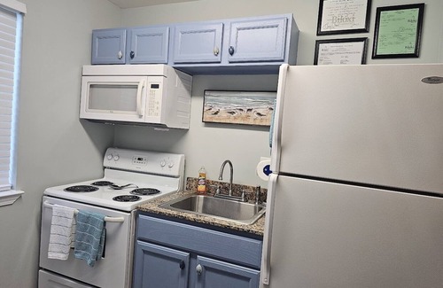 Biloxi Condo | Renovated Condo with Ocean View & Pool for Beach Getaways