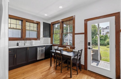 Melrose Apartment | Pet-Friendly Melrose Retreat with Spa & Breakfast Included