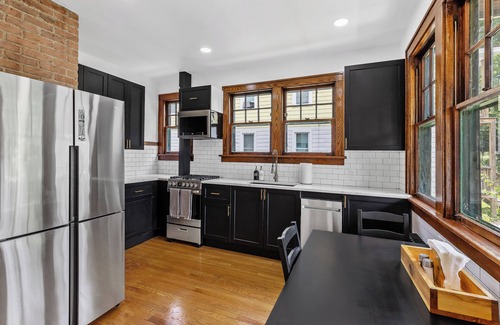 Melrose Apartment | Pet-Friendly Melrose Retreat with Spa & Breakfast Included