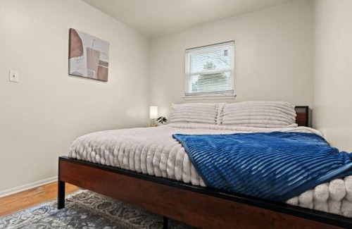 Lincoln Park House | Newly Renovated GEM Work Crews Welcome