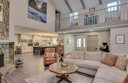 National Hills House | Renovated Retreat Featured in Golf Digest with Spa & Hot Tub