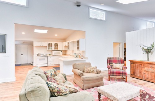 Maplecrest House | Peaceful 5 Acre Retreat with Spa & Hot Tub - Guest Rated 9.2