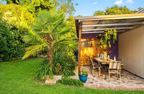 Cessnock House | Elegant Hunter Property with Spa & Beautiful Gardens