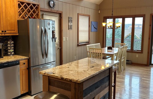 Lakeville House | Stylish 3 Bed/2 Bath Retreat with Game Room & Pool Access
