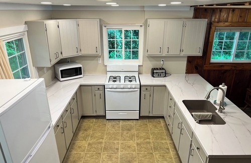 Angola Cottage | Relaxing Retreat with Lake View & Newly Renovated Kitchen