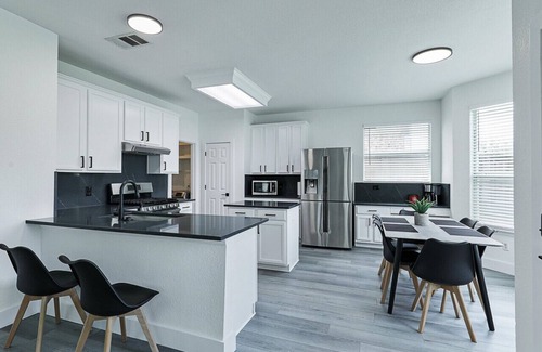 The Colony House | Modern 3BR House with Game Room & Pet-Friendly Amenities