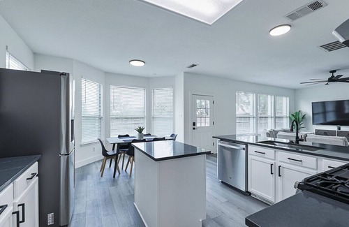 The Colony House | Modern 3BR House with Game Room & Pet-Friendly Amenities