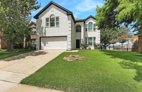 The Colony House | Stylish 3BR House with Game Room and Pet-Friendly Amenities